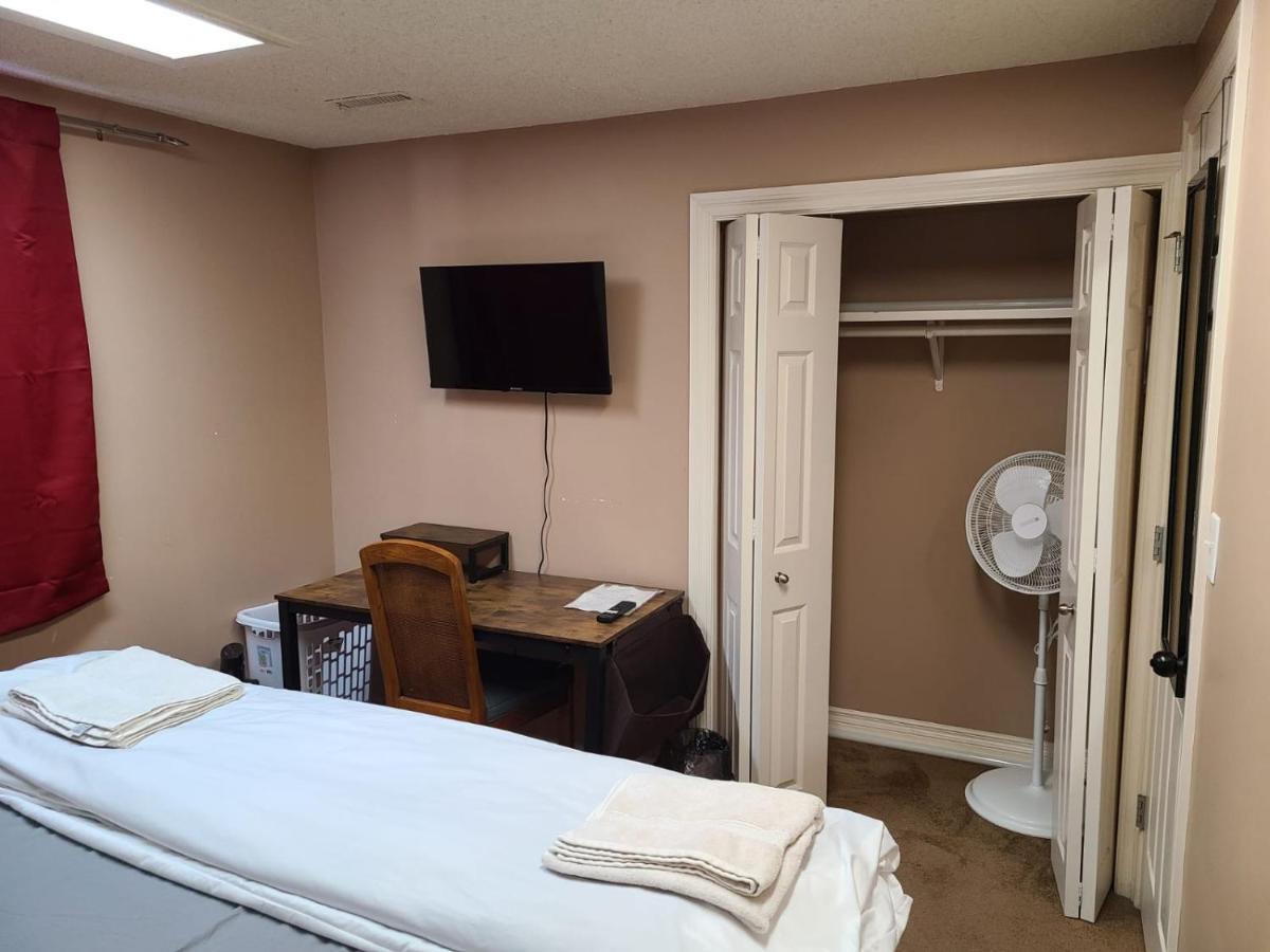 Cozy Home With Comfortable Beds And Fully Equipped Kitchen 15 Mins Drive From Airport, Downtown, Sait And U Of C And 80 Min Drive To Banff YYC Exterior foto