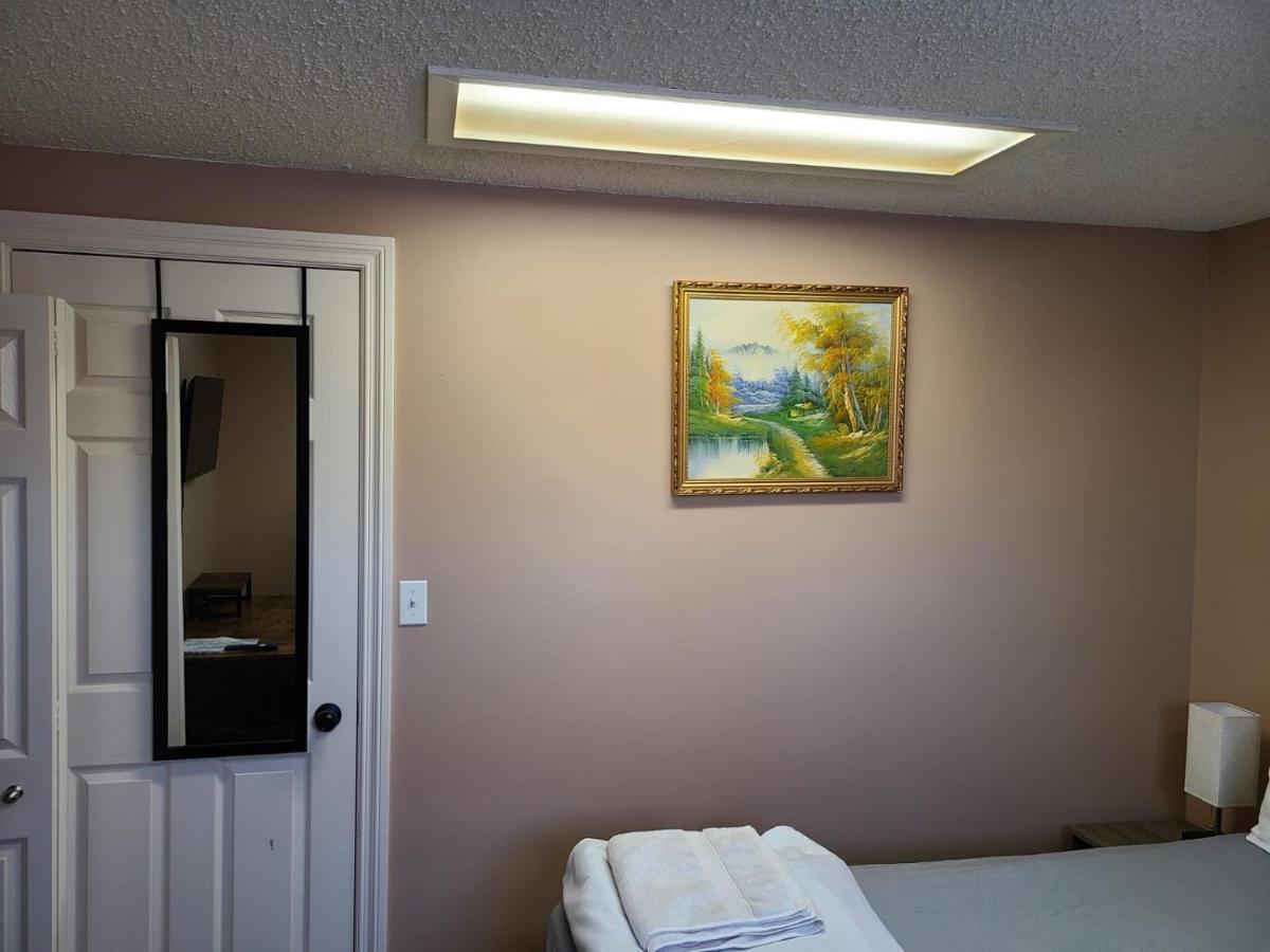 Cozy Home With Comfortable Beds And Fully Equipped Kitchen 15 Mins Drive From Airport, Downtown, Sait And U Of C And 80 Min Drive To Banff YYC Exterior foto