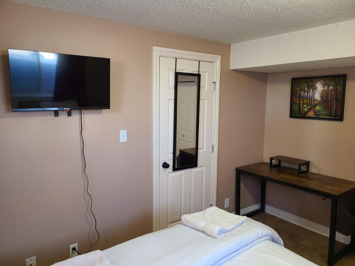 Cozy Home With Comfortable Beds And Fully Equipped Kitchen 15 Mins Drive From Airport, Downtown, Sait And U Of C And 80 Min Drive To Banff YYC Exterior foto